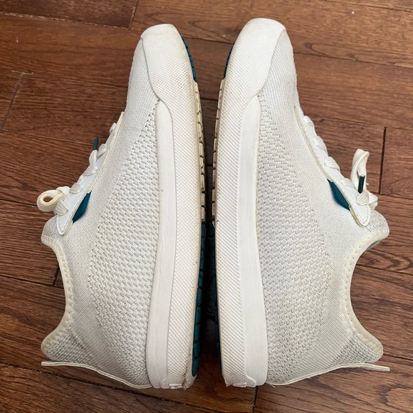 White womens Vessi Weekend sneakers size 5 - Picture 4 of 6